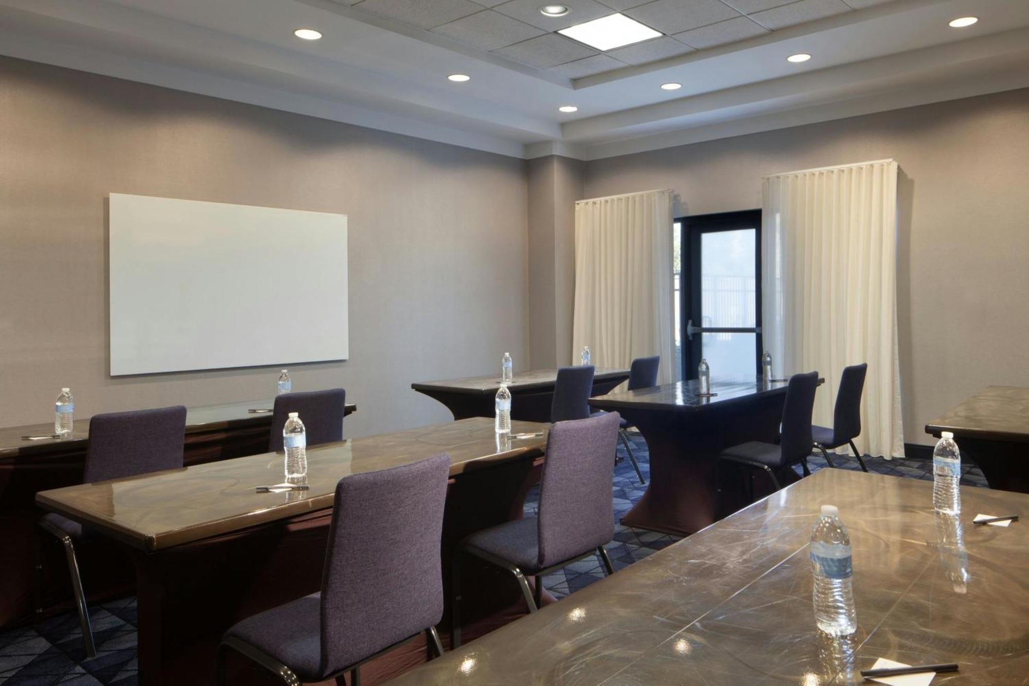 Courtyard By Marriott Newark Silicon Valley Eksteriør billede
